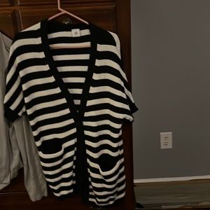 Cabi button down short sleeve sweater with pockets